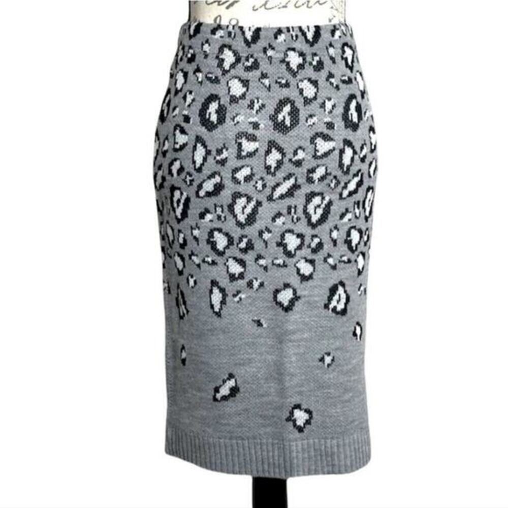 𝅺Express cheetah leopard print stretch sweater skirt comfy size‎ medium